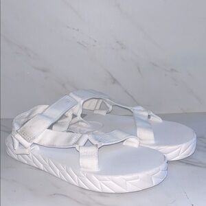 Dolce Vita zaidey Kids White Strap Sandals sz 3 girls
